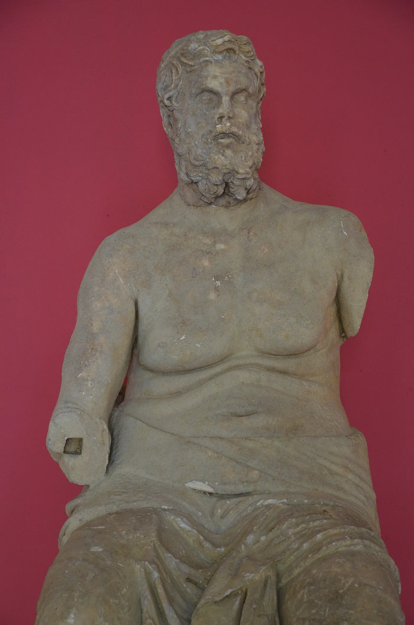 Les vestiges du sanctuaire oraculaire d’Apollon à Claros, colonnes renversées au sol