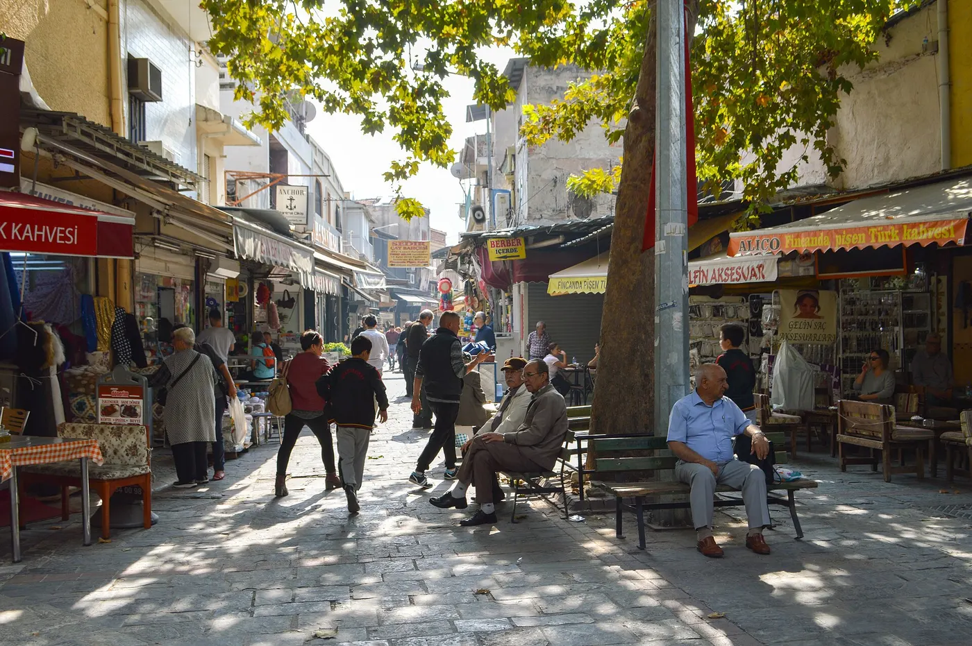 Ruelle commerçante du bazar de Kemeraltı à İzmir